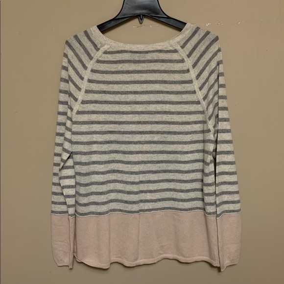 Vince Women’s Stripe Gray Cream Medium Crewneck Pullover Cashmere Sweater - Picture 2 of 9